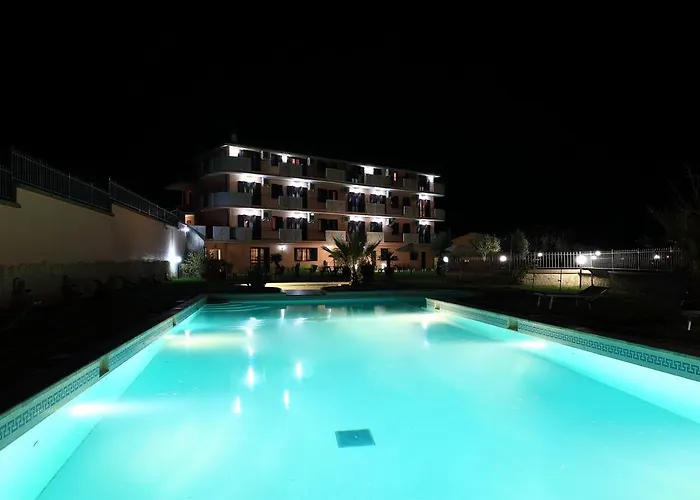 齐萌多公寓式酒店 3* 科里利亚诺·卡拉布罗