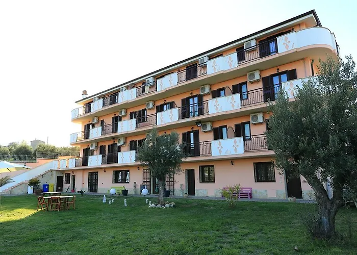 齐萌多公寓式酒店 3*