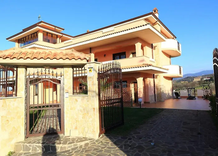 齐萌多公寓式酒店 3* 科里利亚诺·卡拉布罗