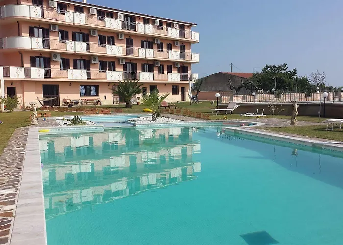 齐萌多公寓式酒店 3*