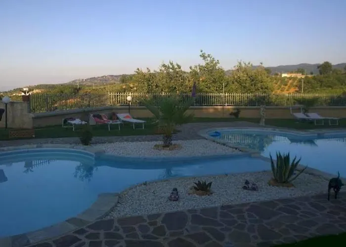 齐萌多公寓式酒店 3* 科里利亚诺·卡拉布罗